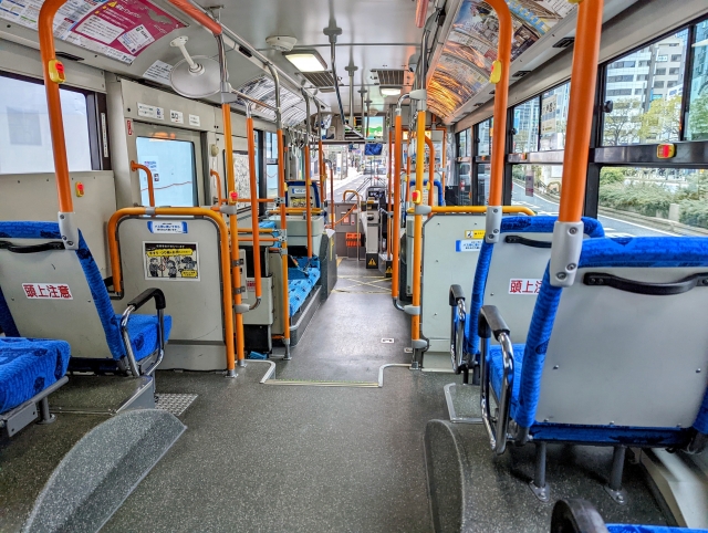 バスの車内|大阪 ハンドキャリー